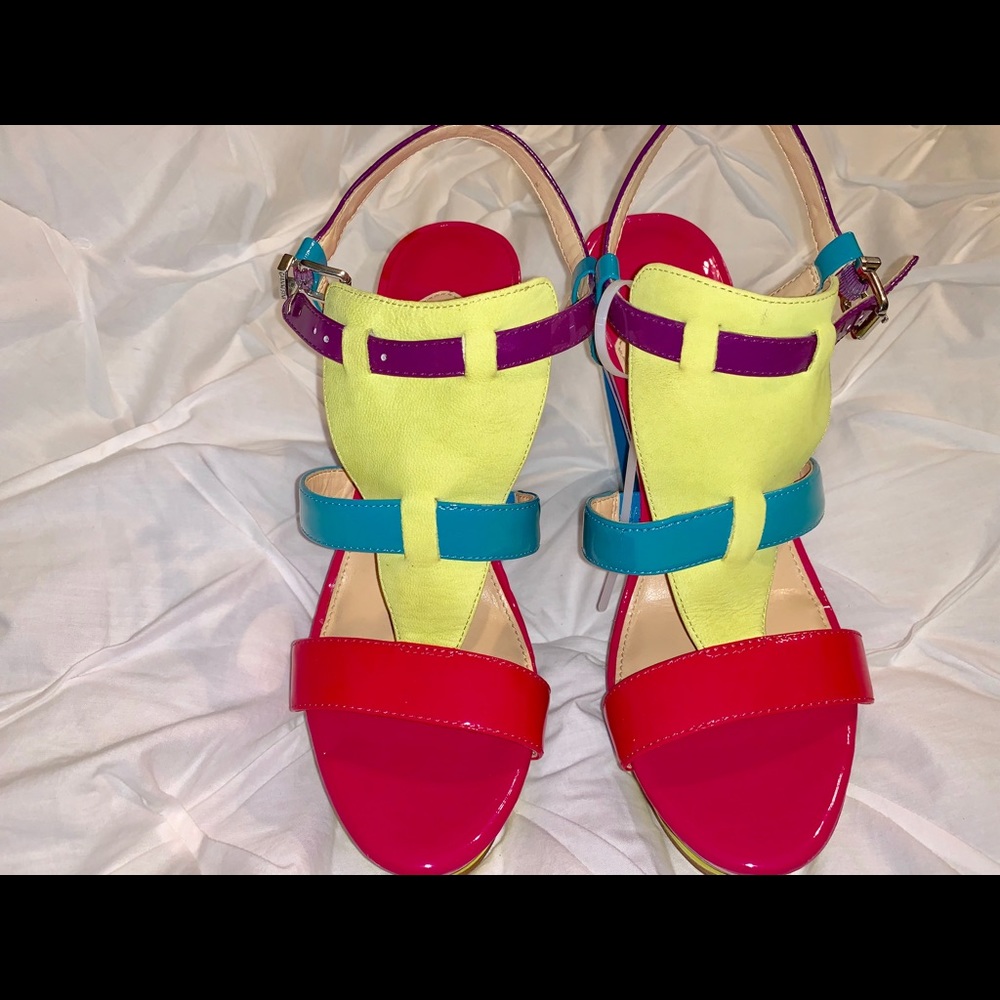 Brand New Multi Color Gianni Bini